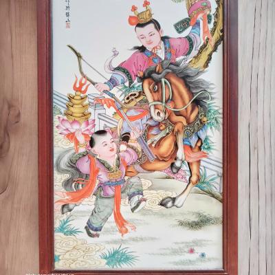 TRANH SỨ KHUNG GỖ – VINH QUY BÁI TỔ